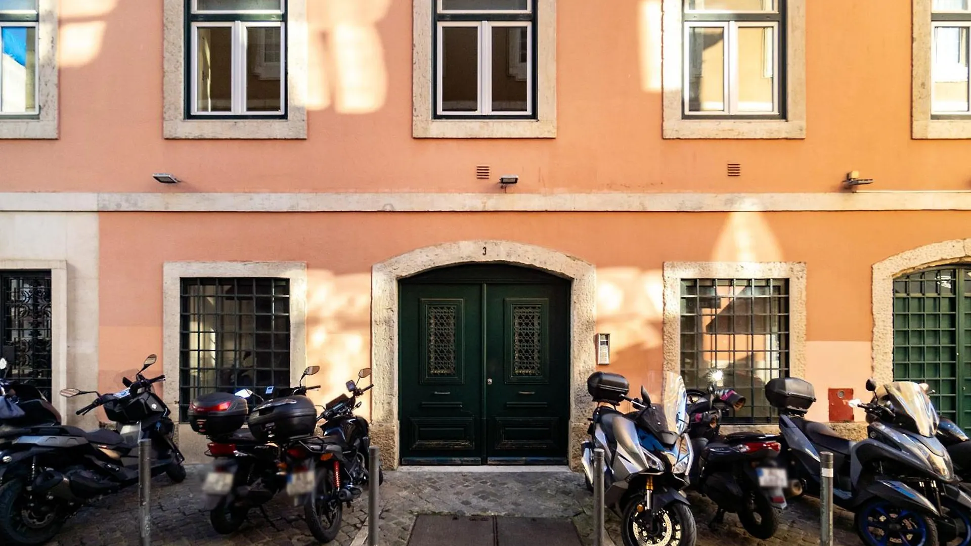 Lägenhet Whome Elegant Chiado Retreat Comfort In Lisbon'S Heart