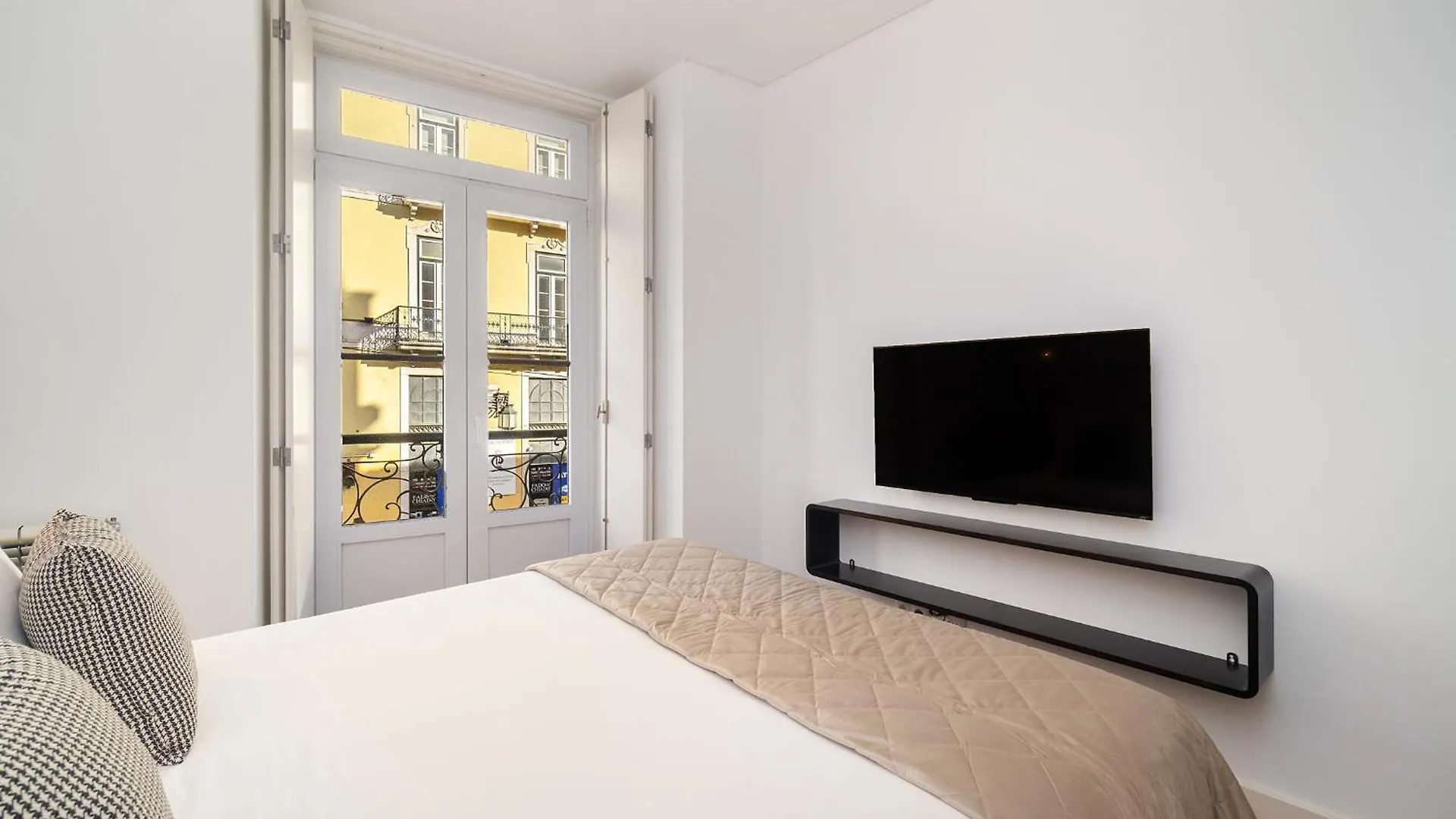 Whome Elegant Chiado Retreat Comfort In Lisbon'S Heart